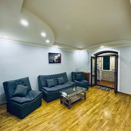 Classic Family Apart In The Center With 4 Rooms 塔什干 外观 照片