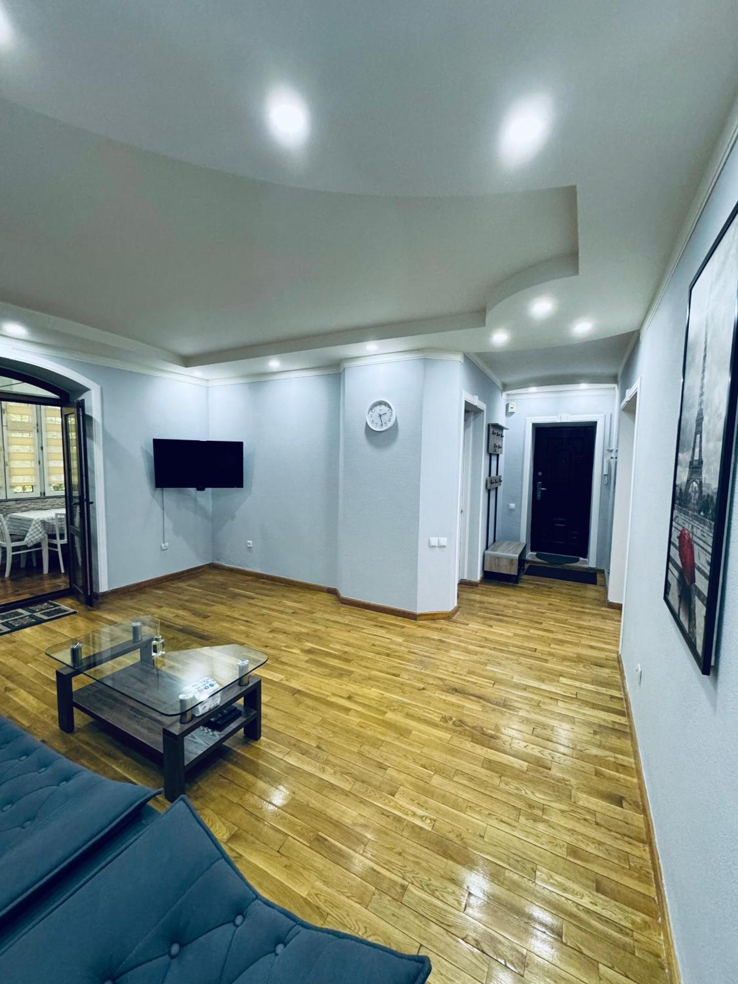 Classic Family Apart In The Center With 4 Rooms 塔什干 外观 照片