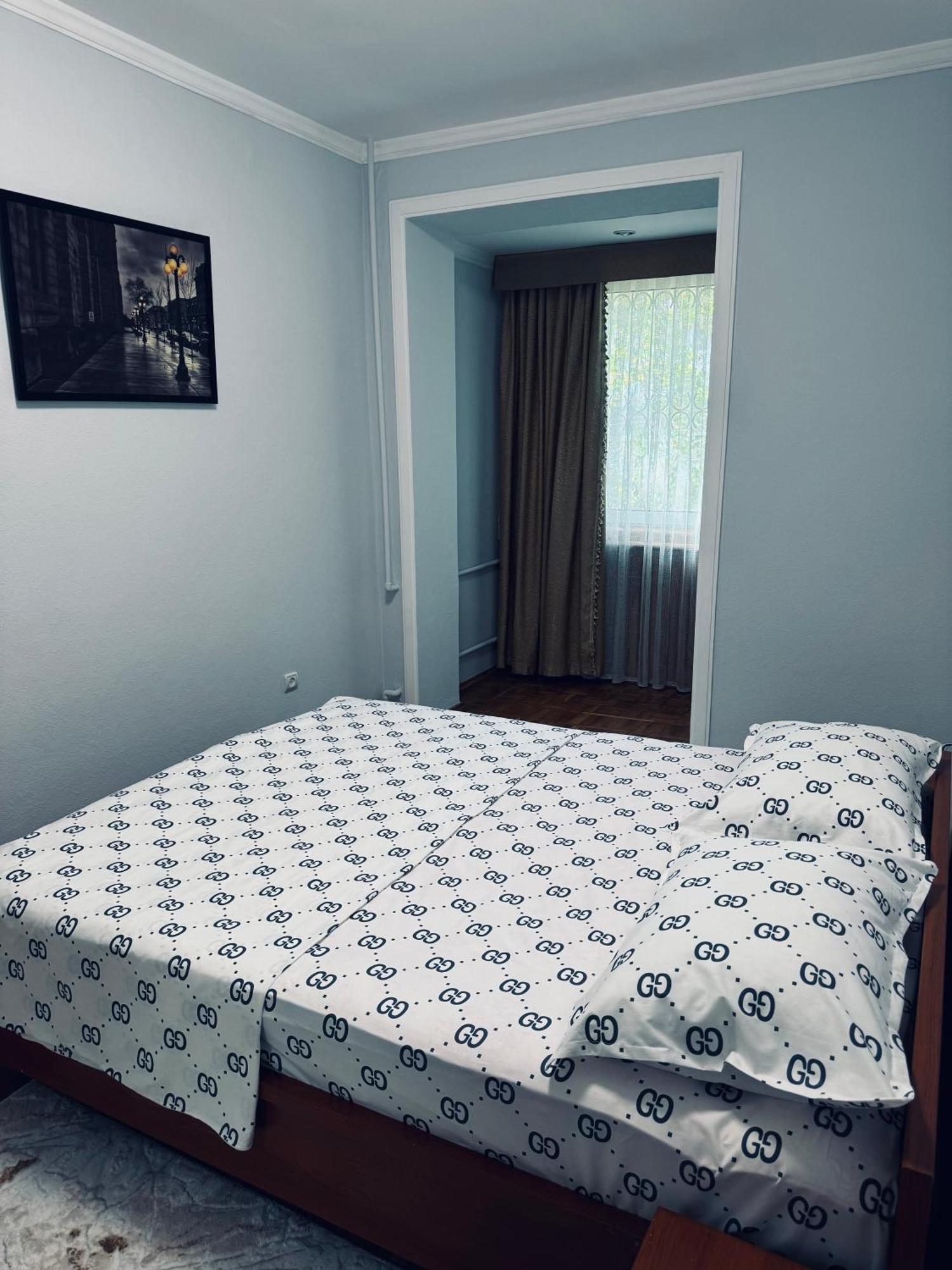Classic Family Apart In The Center With 4 Rooms 塔什干 外观 照片